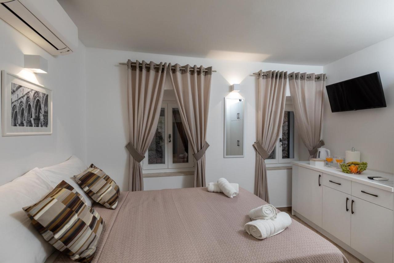 & Palmotta Guest house