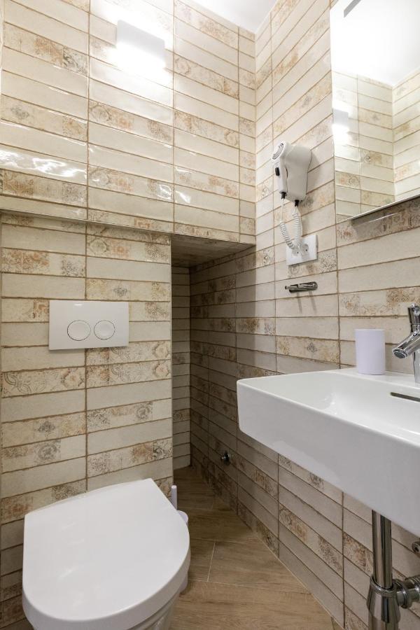 & Palmotta Guest house